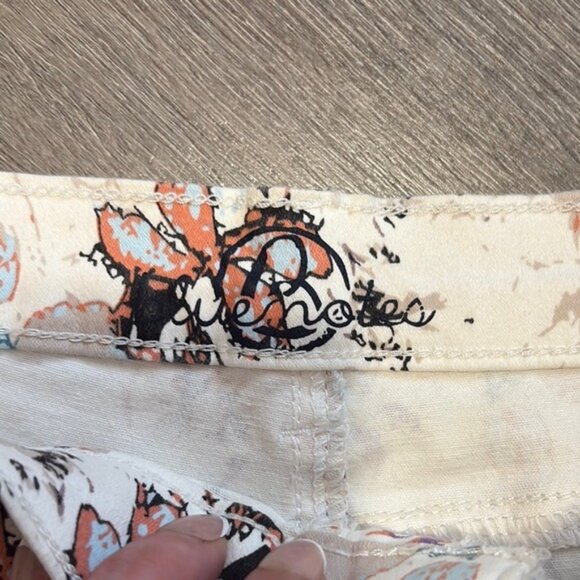 Bluenotes White and Blue Artistic Jean Shorts - Picture 3 of 5